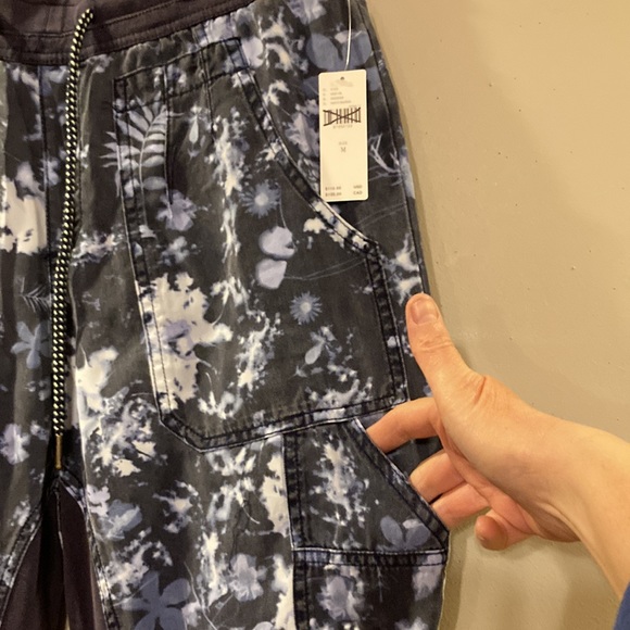 Anthropologie Nomad Joggers - Picture 8 of 15